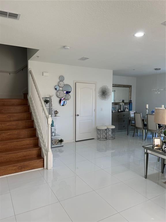 Foto del edificio - 2346 Chatham Pl Dr