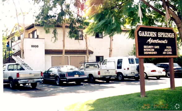 Foto del edificio - Garden Springs Apartments