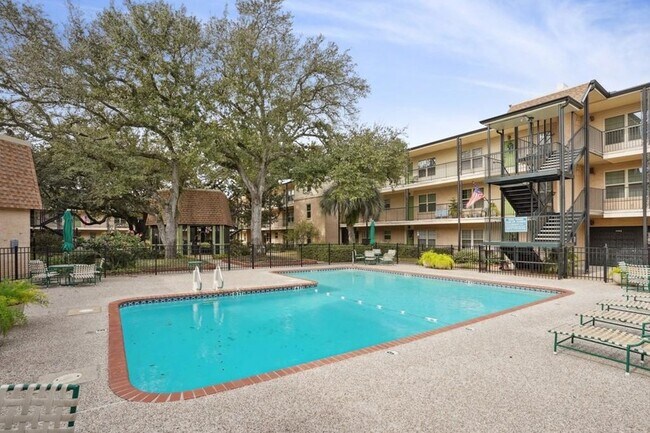Foto del edificio - 2732 Whitney Pl