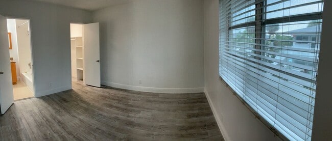 Building Photo - Up to 2 Months Free! Spacious 1/1 in Central Location!