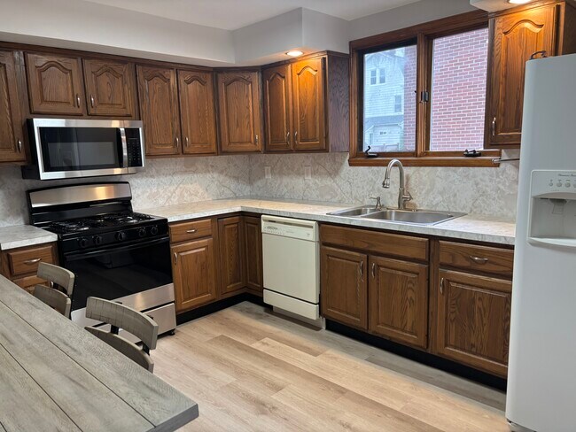 Kitchen - 209 Fern Ave