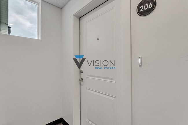 Building Photo - 768 715 S