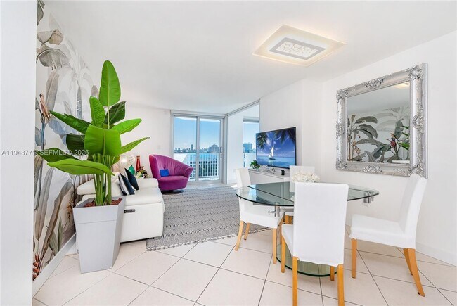 Foto del edificio - 7933 West Dr