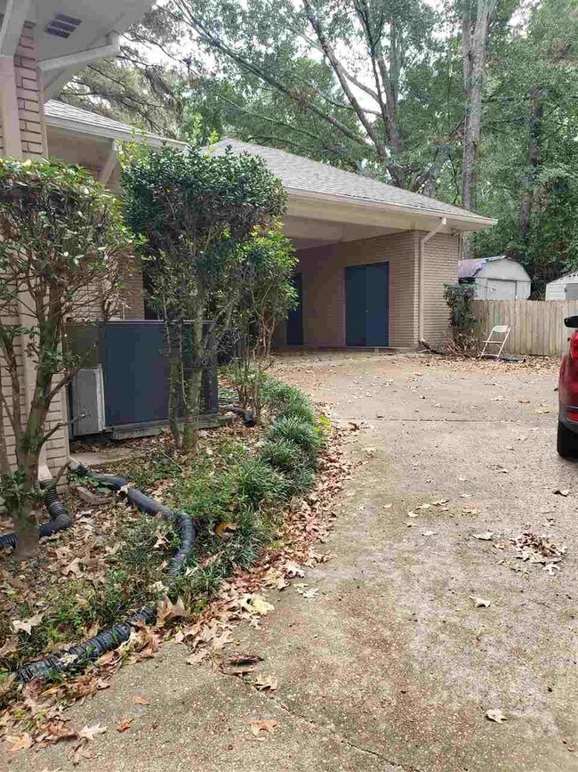 Building Photo - 175 Montbrook Dr