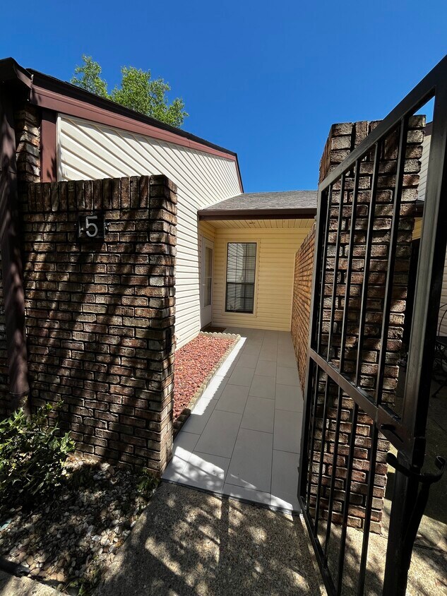 5 Ravenshoe Ct Unit 5, Hot Springs, AR 71901 Condo for Rent in Hot