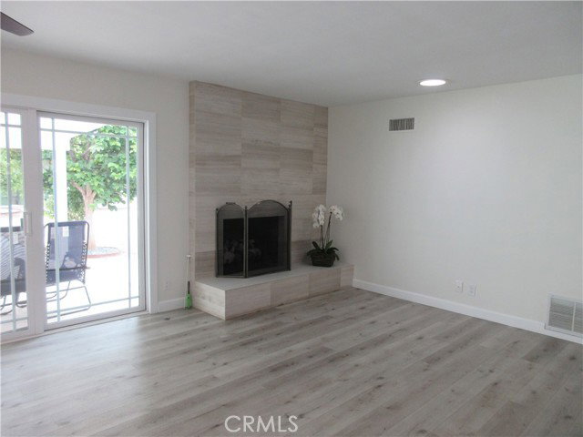 Building Photo - 10914 Canby Ave