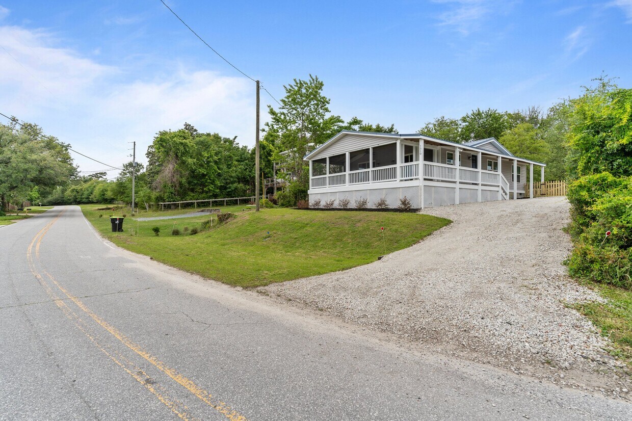 1510 Kings Landing Rd, Hampstead, NC 28443 House Rental in Hampstead