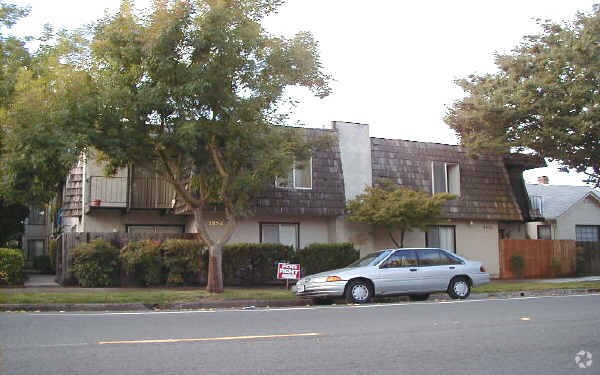 Foto del edificio - 2522-2524 T St