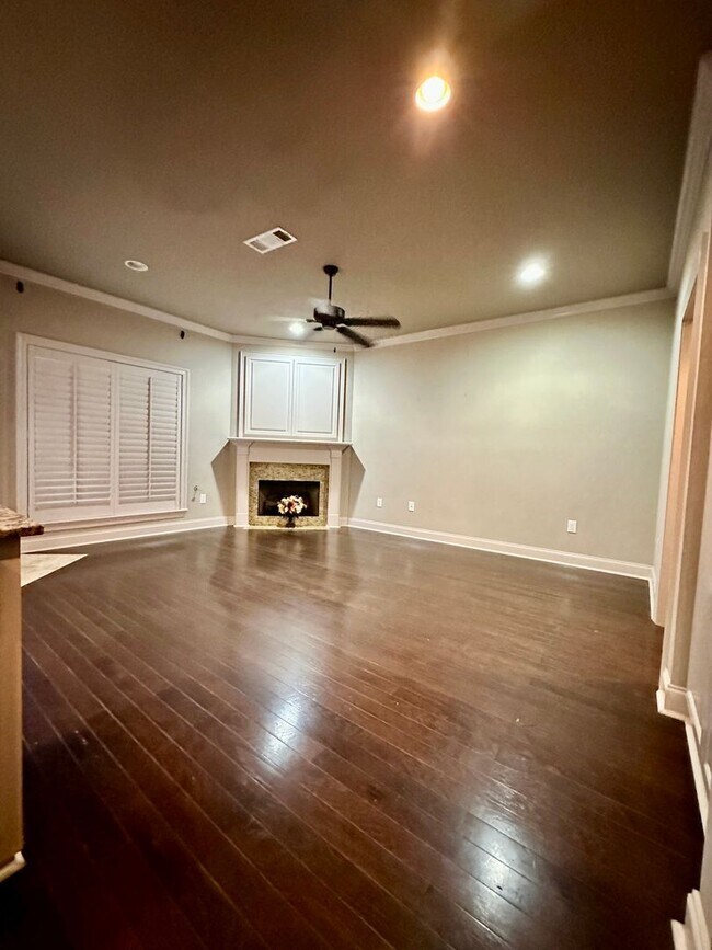 Foto del edificio - Beautiful 2 Bed/ 2.5 Bath Townhome In Gate...