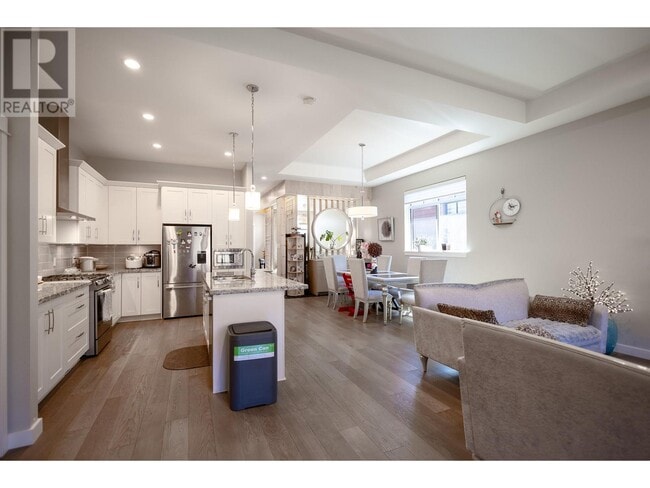 Photo du bâtiment - 1617 Pine Springs Ln