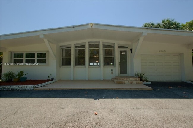 Building Photo - 2305 N Ocean Blvd