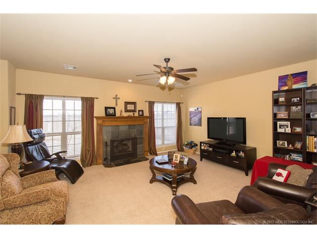 Building Photo - 1311 S Aster Pl