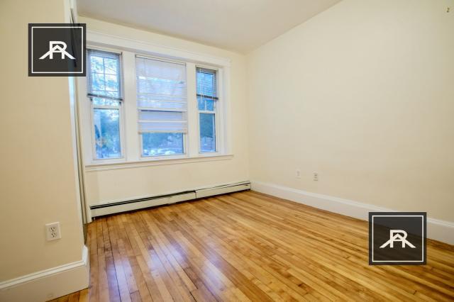 Foto del edificio - 4 bedroom in Brookline MA 02446