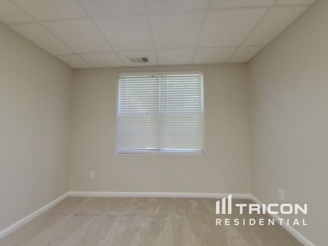 Foto del edificio - 3015 Brass Dr