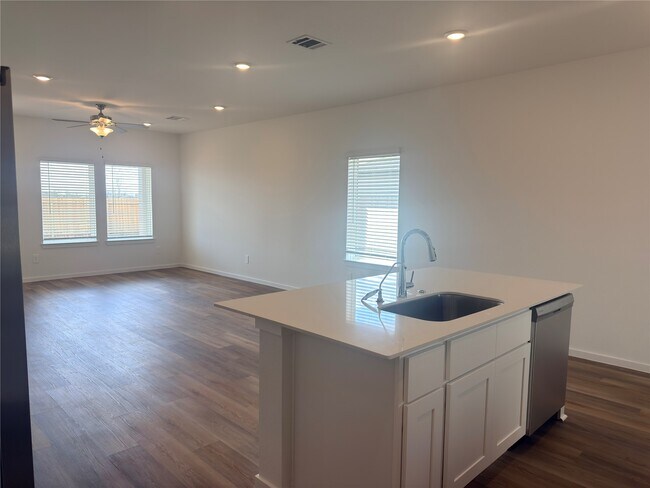 Foto del edificio - 1214 Sandy Shore Ln