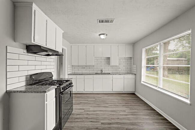 Foto del edificio - 6314 Crestville St