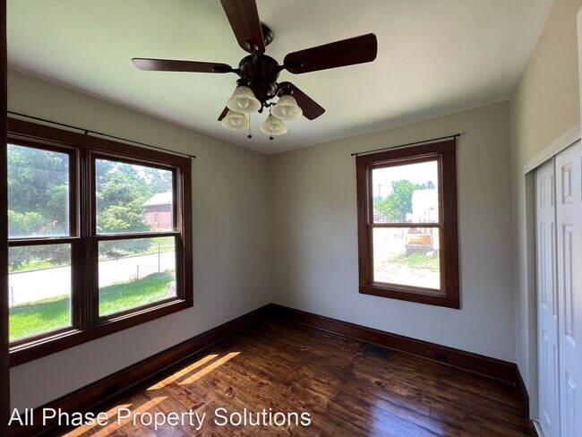 Building Photo - 3 br, 1.5 bath House - 1321 Elm St.
