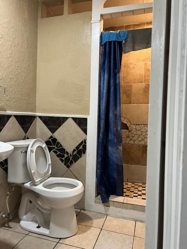 Bathroom - 7605 Denton St