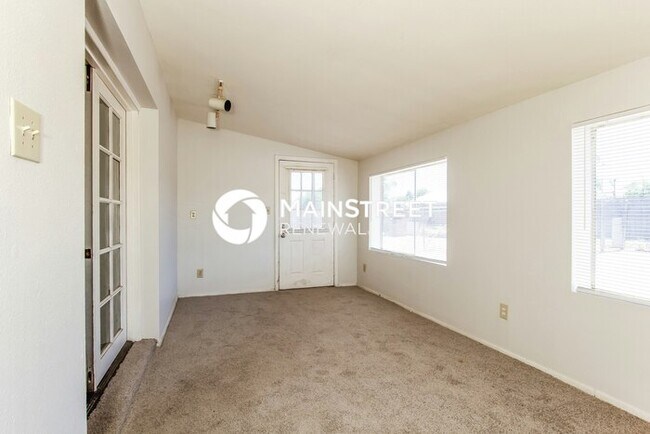 Building Photo - 3 Bedroom Pet-Friendly Home in Phoenix, AZ with Main Street Renewal