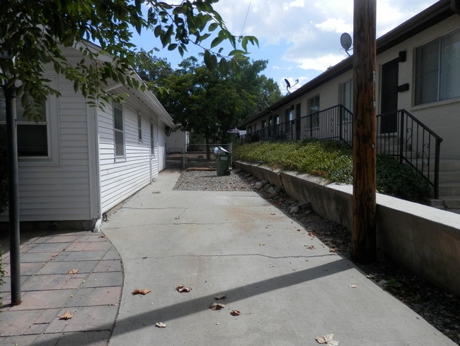 Building Photo - 329 N Pleasant St