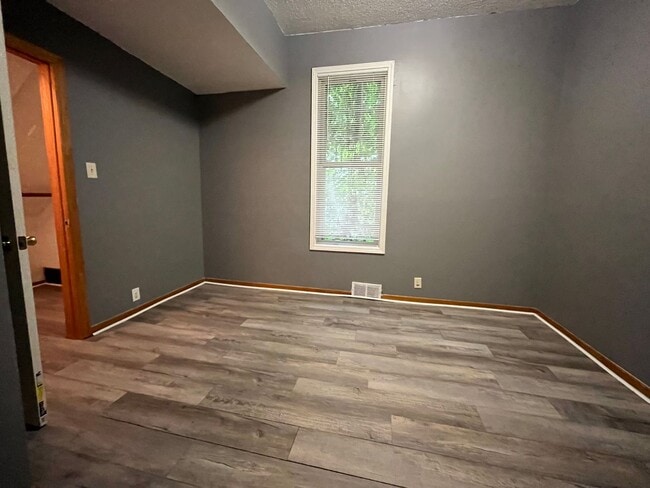 Building Photo - 666 Sims Ave