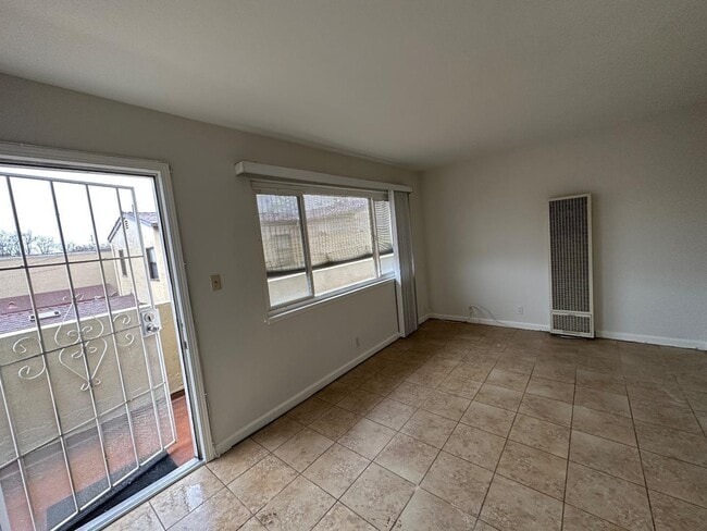 Building Photo - 1396 E Santa Clara St