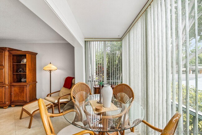 Foto del edificio - 6417 Bay Club Dr