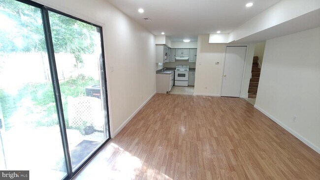 Foto del edificio - 6 Buttonwood Rd