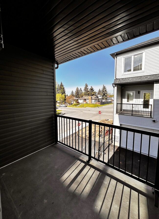 Photo - 6510 Rundlehorn Dr NE (Calgary, AB) Townhome
