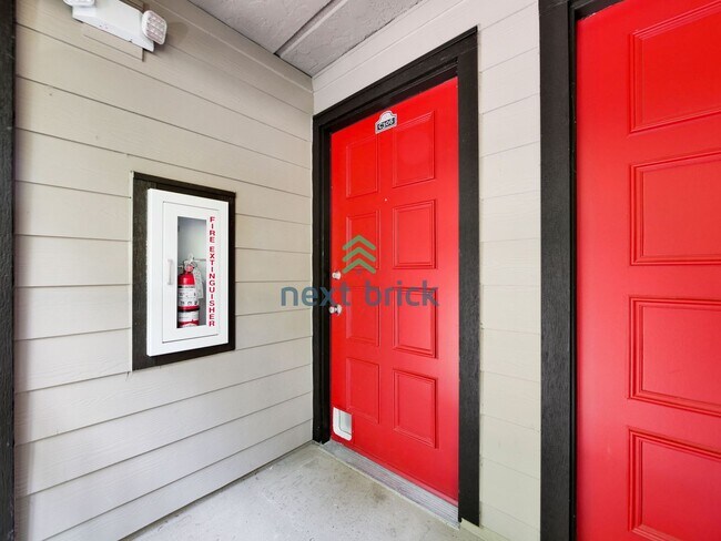 Building Photo - Charming 2 Beds and 1 Bath Condo Available for Rent!