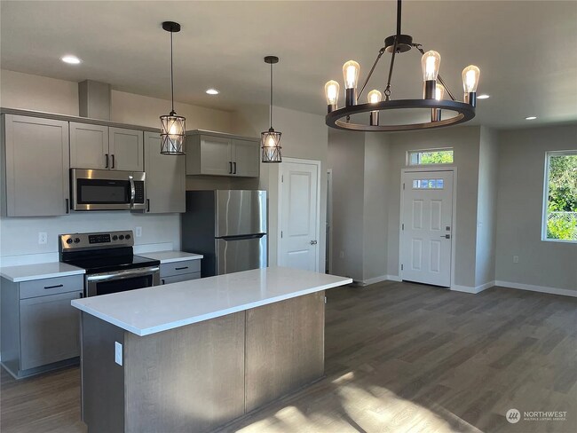 Building Photo - NIce Bremerton Townhouse