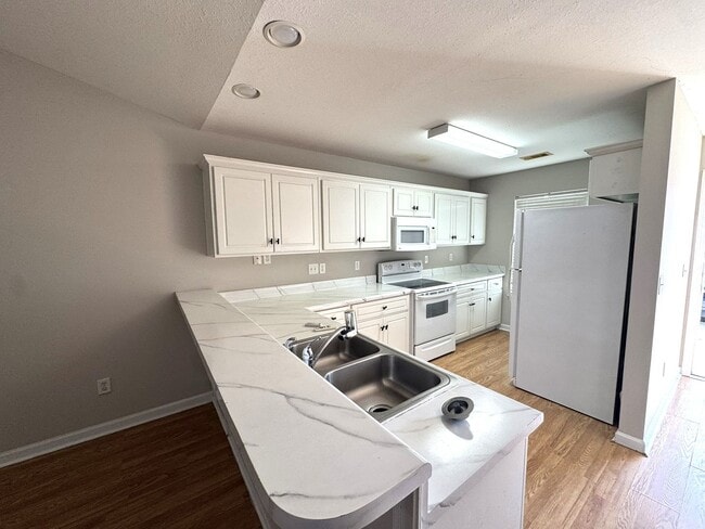 Foto del edificio - 210 Sunview Dr