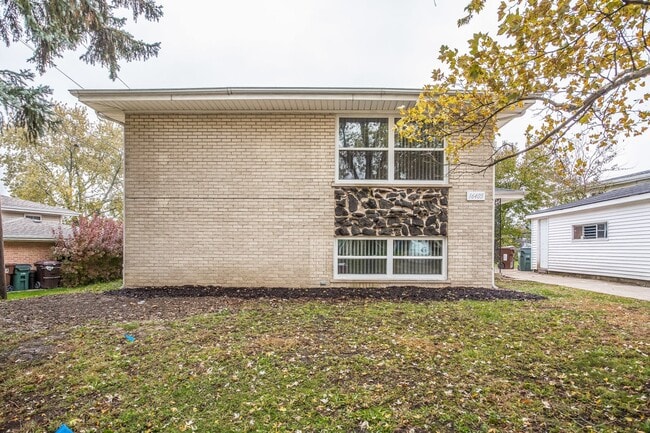 Building Photo - 16405 George Dr