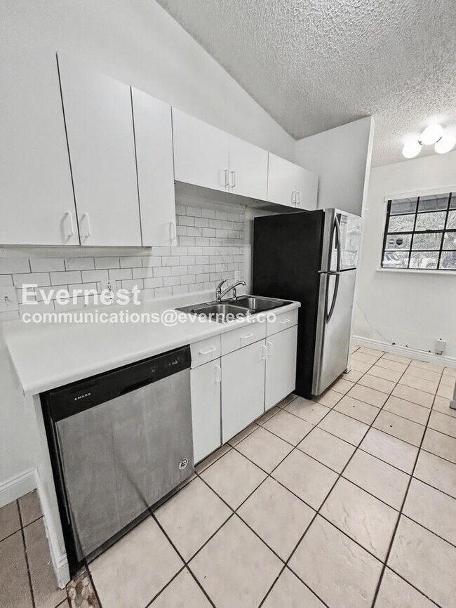 Foto del edificio - 3436 Sunrise Villas Ct N