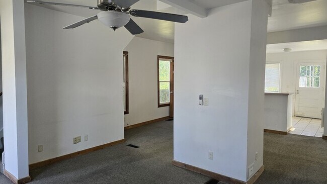 Foto del edificio - Charming 2-Bedroom Home in Rockford – Upda...