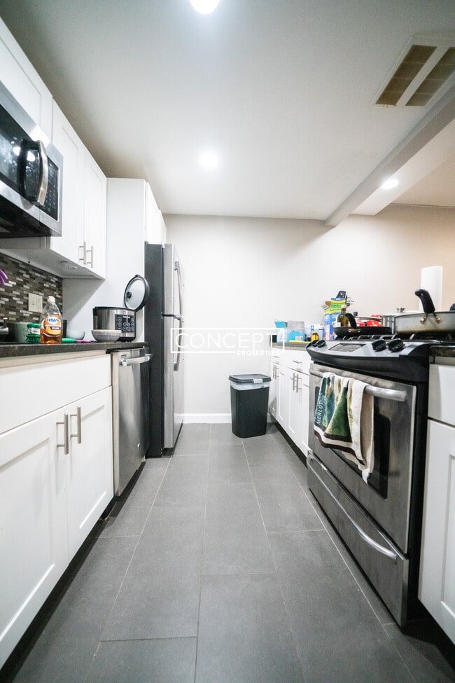 Building Photo - 189 St Botolph St