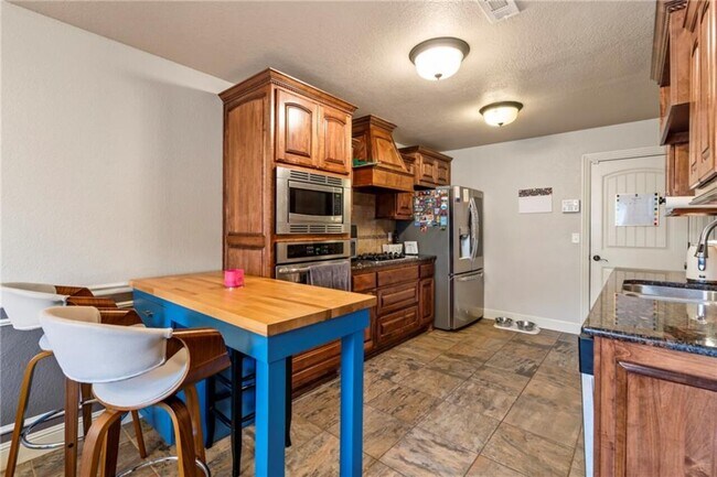 Building Photo - 3000 SW Briar Creek Ave