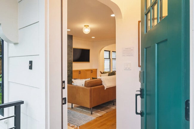 Building Photo - 2457 4th Ave W