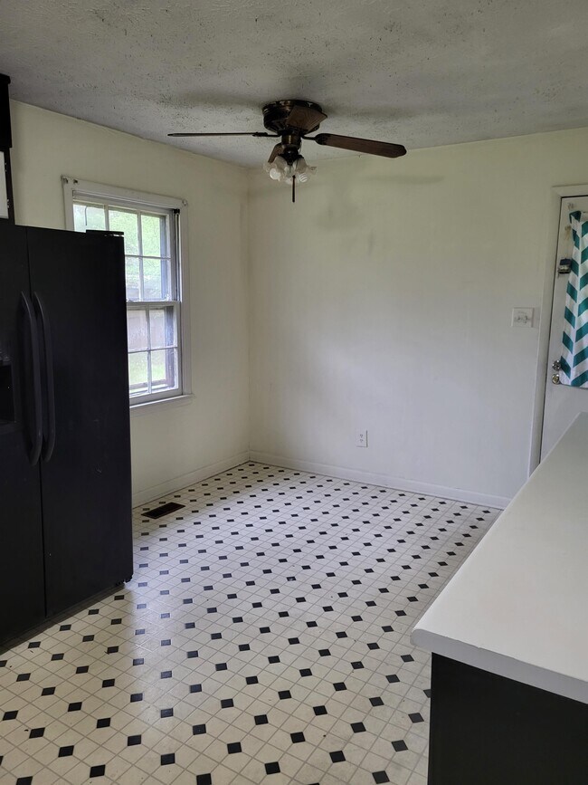 Building Photo - 6811 Radial Dr