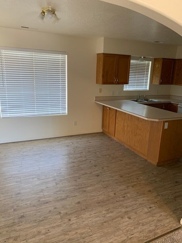 Building Photo - PPM Lease & Management (417)