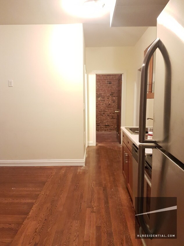 Foto principal - 3765 18th Ave