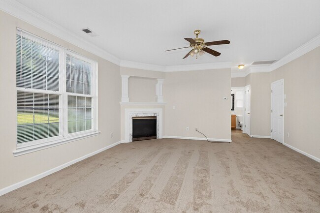 Building Photo - Beautiful Four Bedroom in Crismark Community!