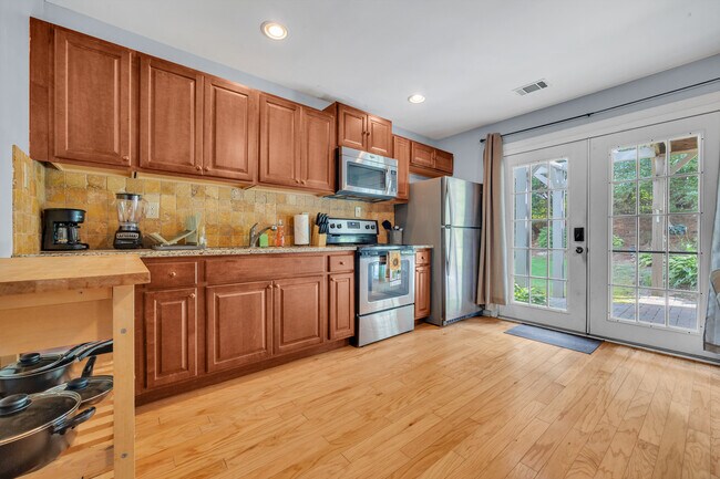 Building Photo - 3613 Southland Dr