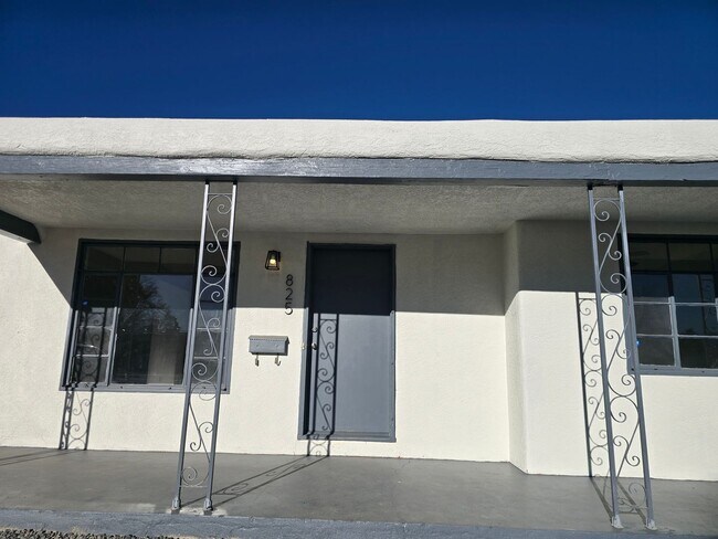 Foto del edificio - Centrally located in the NE Heights 4 bedroom, 1 3/4 Bath 1900 square feet.