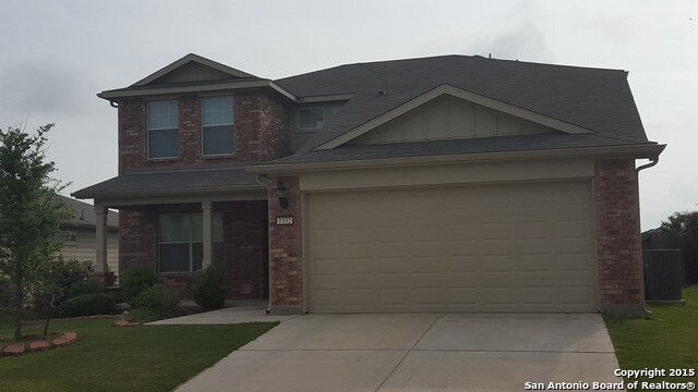 Foto principal - 4 bedroom 2 1/2 bath with master downstairs