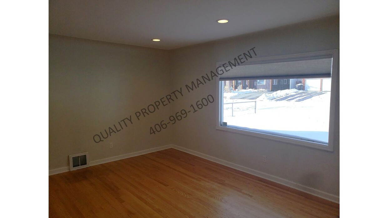 Primary Photo - Beautiful 3-Bedroom Main Floor Apartment f...