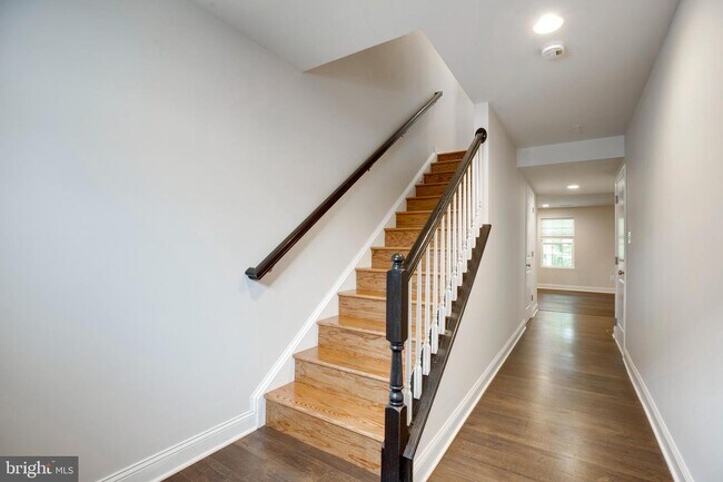 Building Photo - 3653 Duckhorn Way