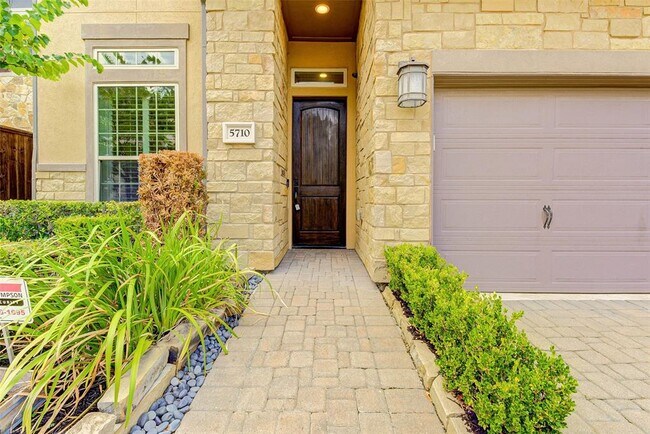 Building Photo - 5710 Brancott Way