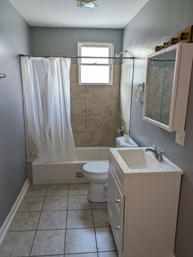 149 S 14th Ave Unit 2F, Maywood, IL 60153 149 S 14th Ave Maywood, IL