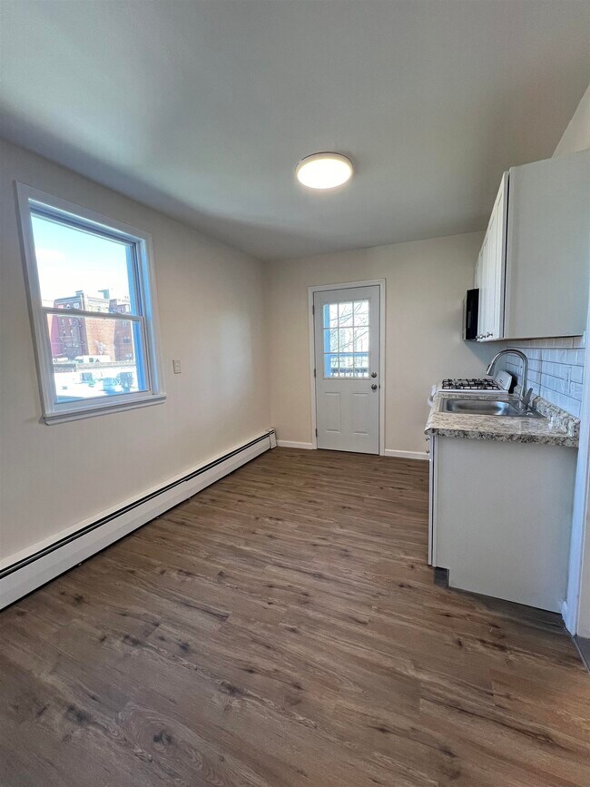 Foto del edificio - 618 Broadway